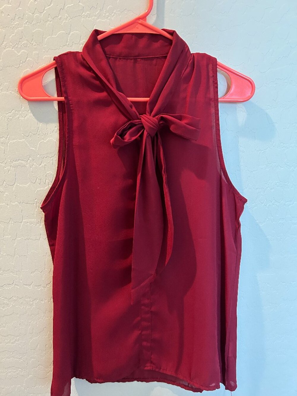 BURGUNDY SLEEVELESS TIE NECK BLOUSE WOMEN'S SIZE M
